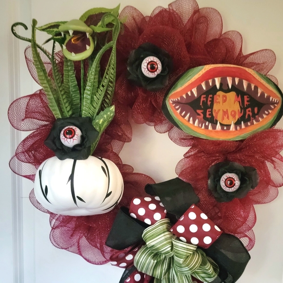 Wreath a la Little Shop of Horrors Mesh Ruffles Bow - Picture 7 of 7